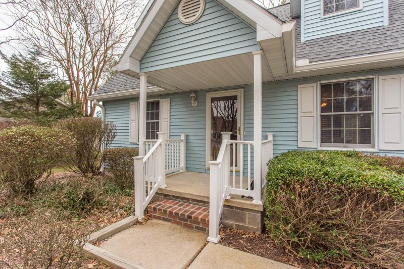 Beautiful Home in Overbrook Shores Community 30020 W. Randor Drive